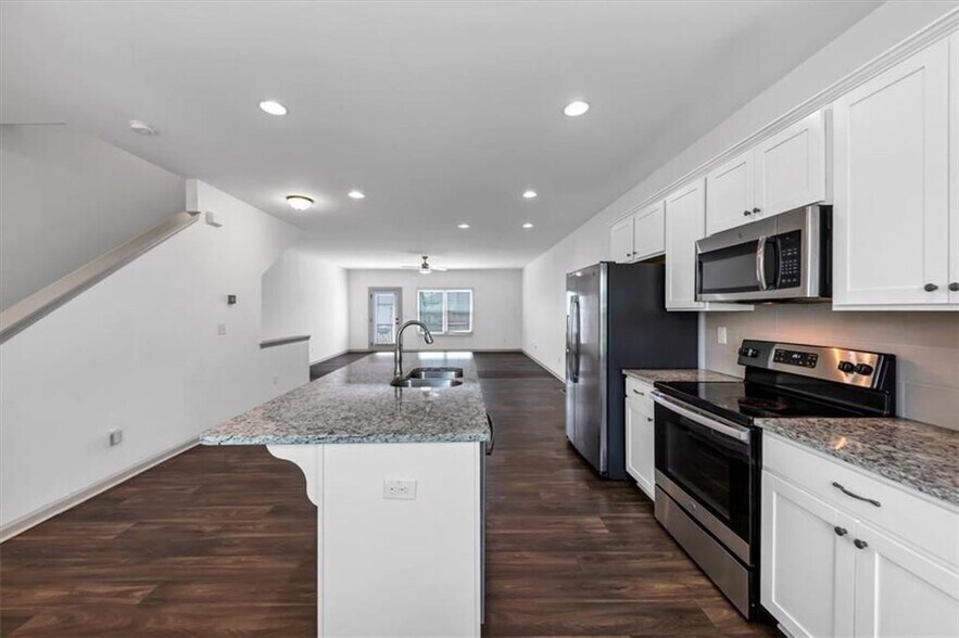 Building Photo - 3643 Princeton Ave