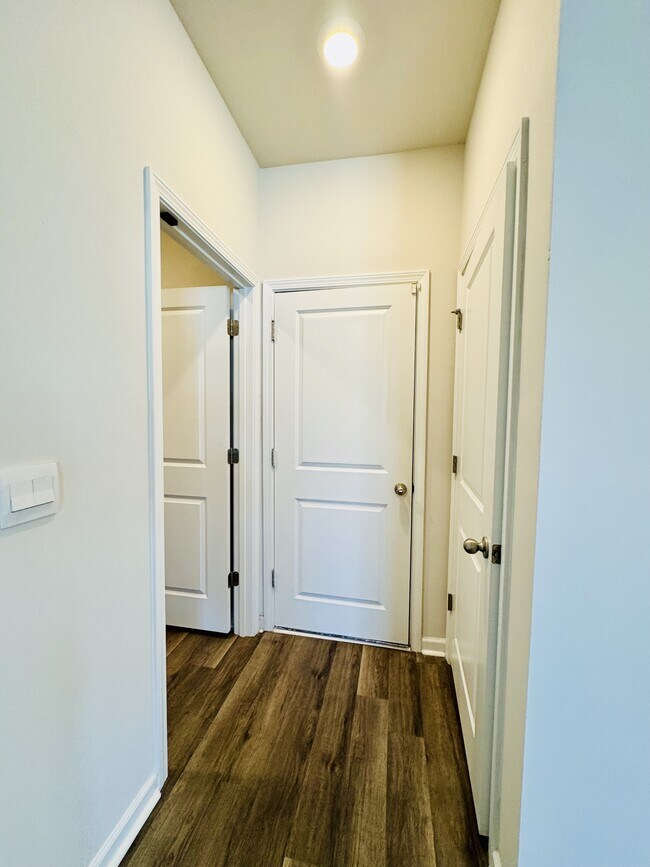 Building Photo - 1805 Castlebay Dr