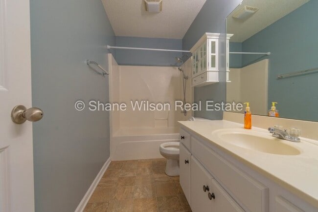 Building Photo - 216 Periwinkle Way