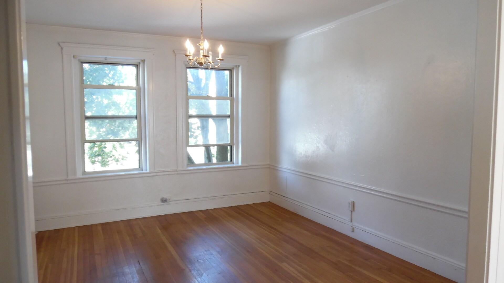 Building Photo - 86 Maple St