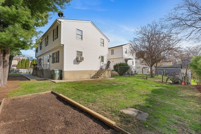 Building Photo - 114 Washington St