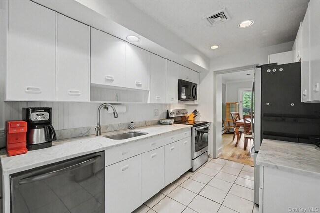 Building Photo - 811 Eagle Bay Dr