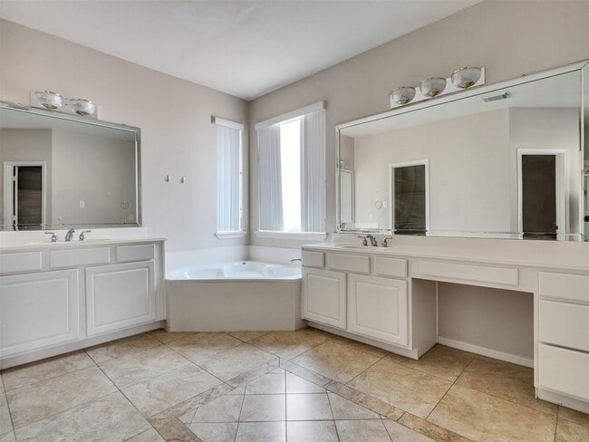 Building Photo - 3902 Breaux Bridge Ln