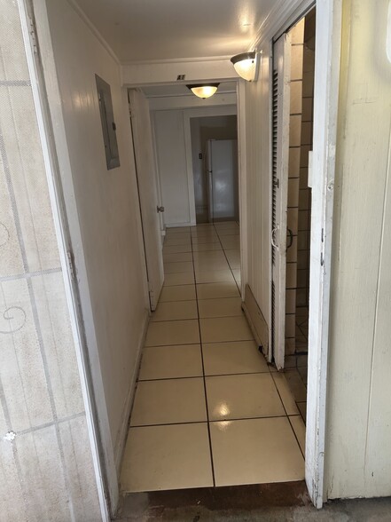 Building Photo - 1733 Hoe St