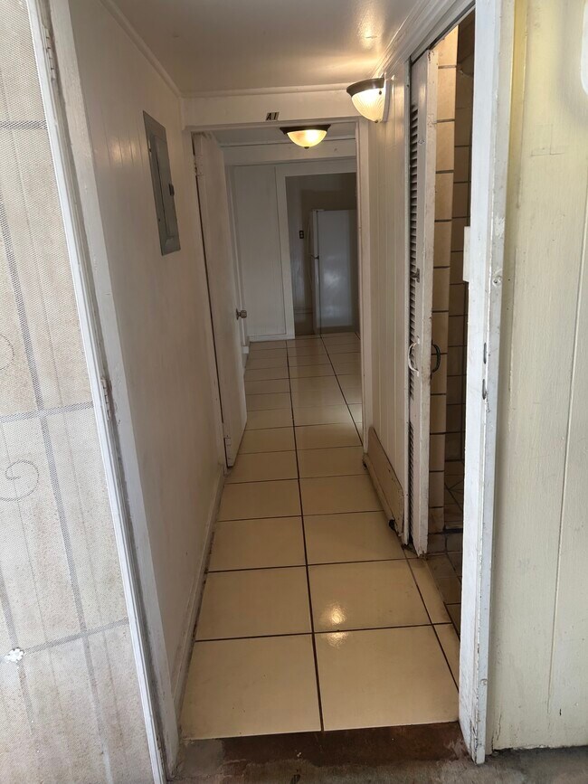 Building Photo - 1733 Hoe St