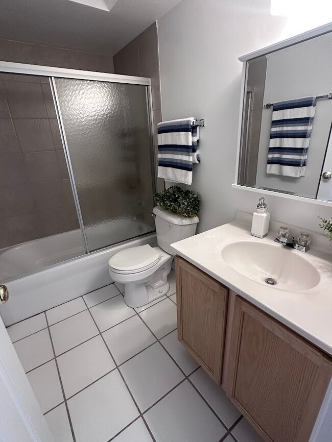 Building Photo - 234 W Ct of Shorewood