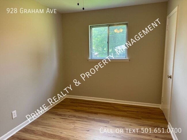 Building Photo - 928 Graham Ave