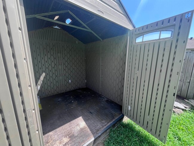 Building Photo - 1808 Airborn Dr