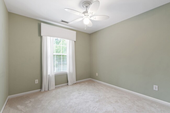 Building Photo - Charming 4-Bedroom with Backyard Retreat i...