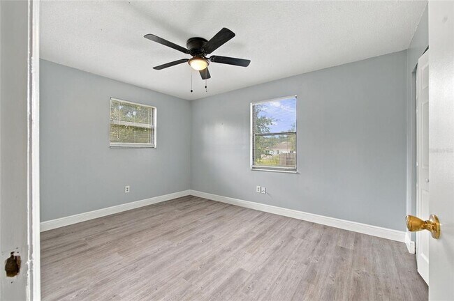 Building Photo - 65 Pine Trce