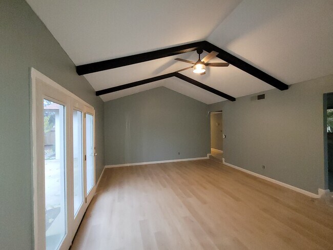 Building Photo - 1605 Scott Pl