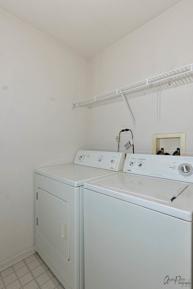 Building Photo - 1187 N Red Oak Cir