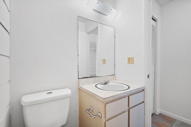 Building Photo - 2050 Oleander Blvd