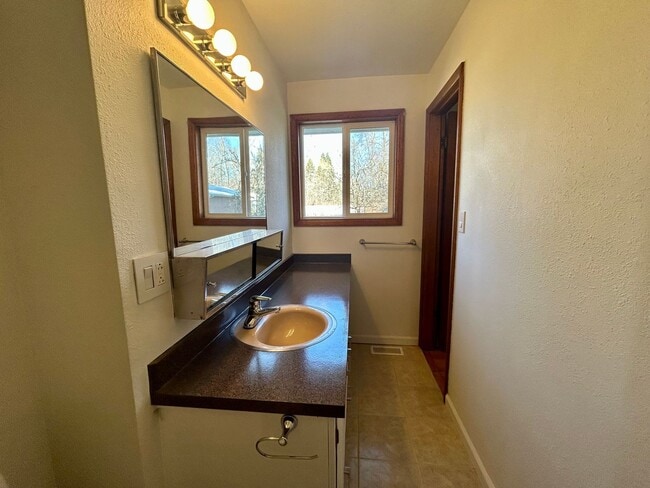 Building Photo - 1XMC3222