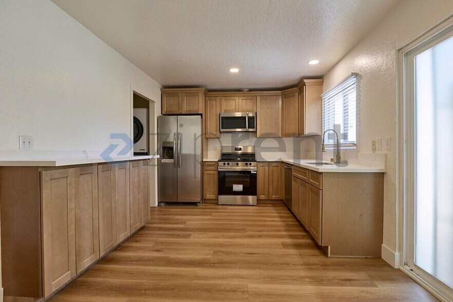 Building Photo - Unit A