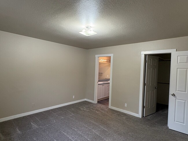 Building Photo - 10959 W Glen Ellyn St