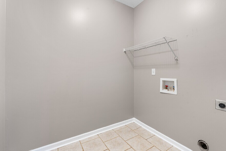 Building Photo - 119 Daventry Ln