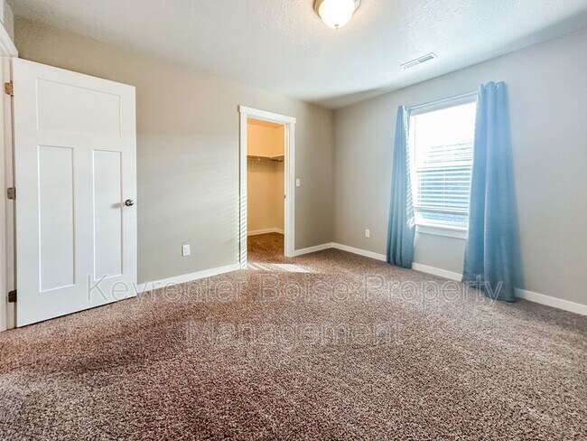 Building Photo - 4661 N Alester Ave