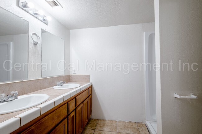 Building Photo - 3308 Loyalton Ave