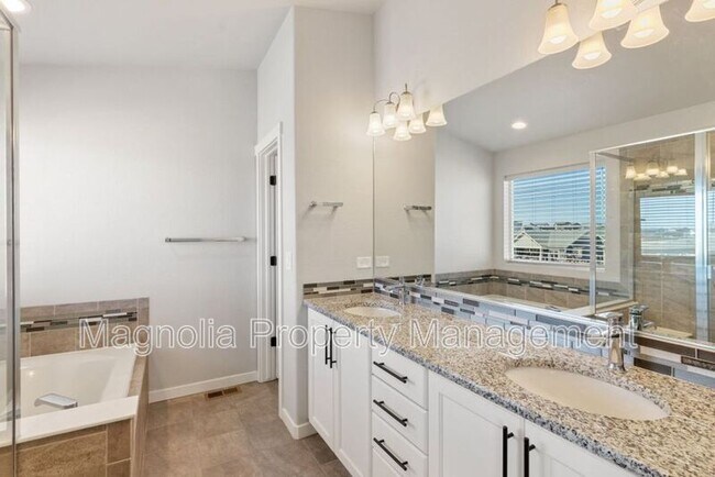 Building Photo - 9340 Blue Birch Ct