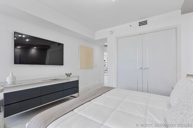 Building Photo - 3100 N Ocean Blvd