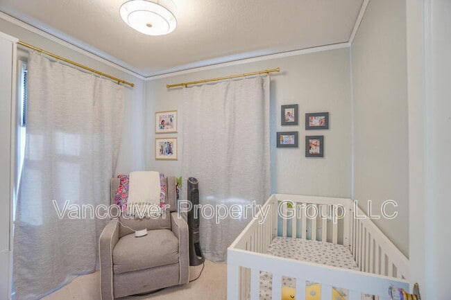 Building Photo - 309 W 37th St