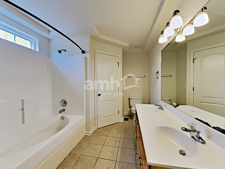 Building Photo - 679 Whispering Breeze