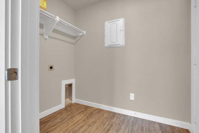 Building Photo - 402 E 30th St