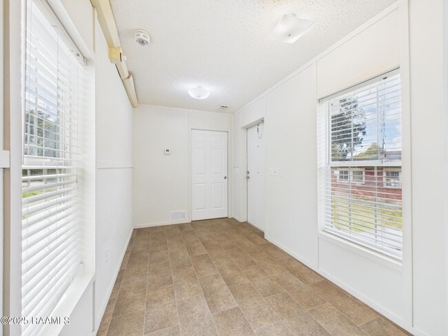 Building Photo - 109 Anne St