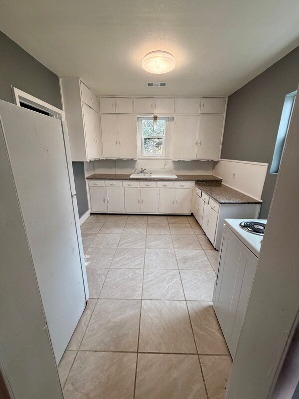 Building Photo - 120 W 18th St