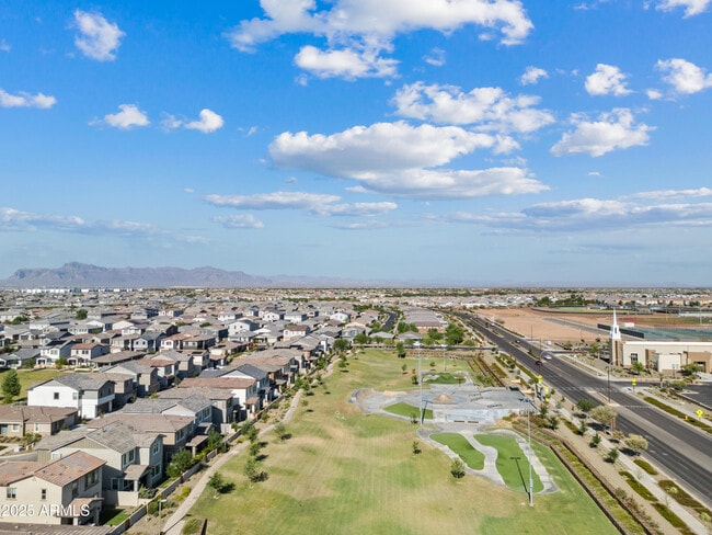 Building Photo - 4658 S Vapor