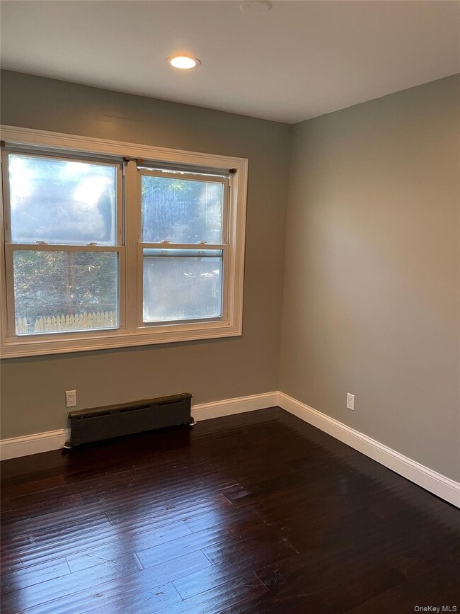 Building Photo - 10 Berry Ct