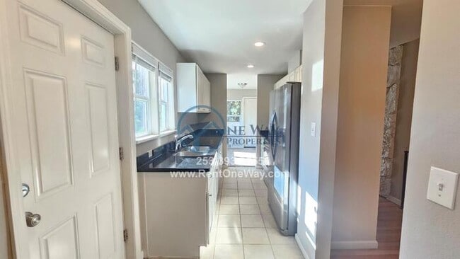 Building Photo - 4706 N Mullen St