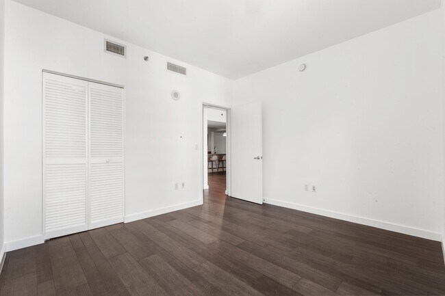 Building Photo - 951 Brickell Ave