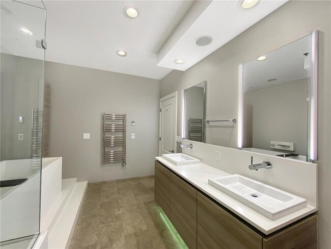 Building Photo - 300 Wall St