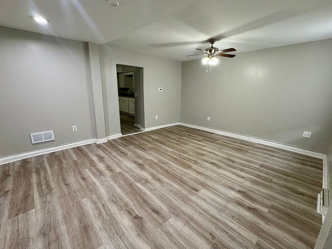 Building Photo - 3 Bedroom 2 Bathroom in York!