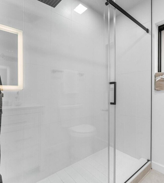 Building Photo - 608 SE 2nd Ave