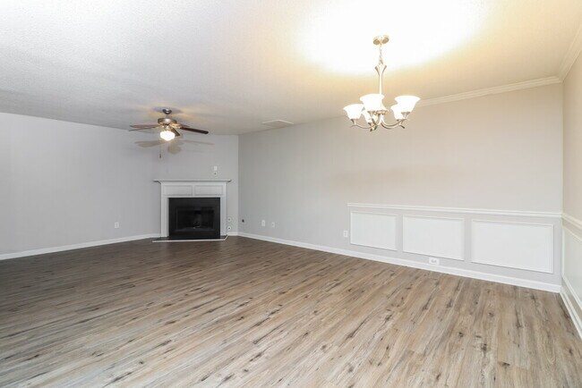 Building Photo - 383 Hidden Creek Ln