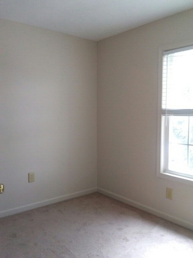 Building Photo - Townhouse located at Pikes Place
