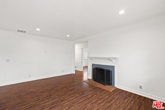 Building Photo - 7560 Irvine Ave