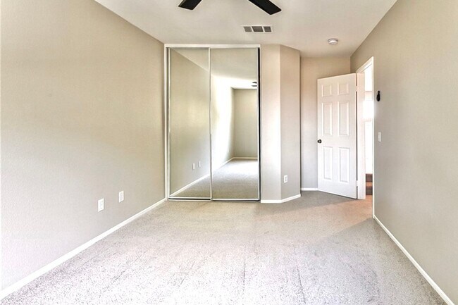 Building Photo - Beautiful 3 Bedroom Mapleton Home on a Res...