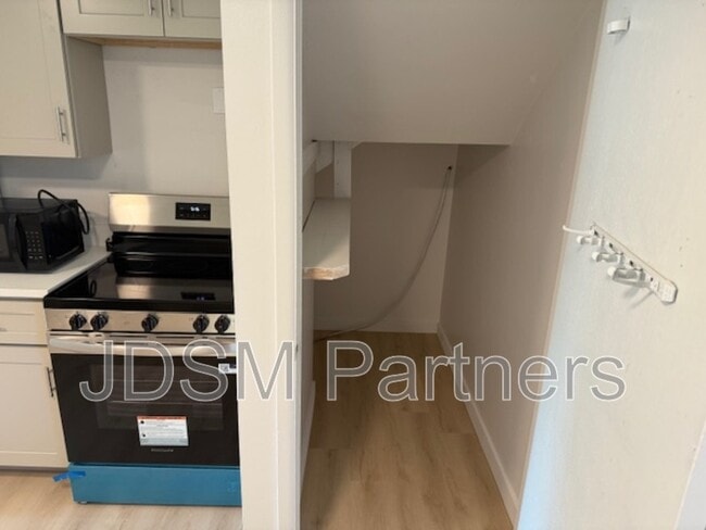 Building Photo - 1046 Harrison St