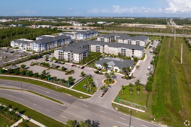 Building Photo - Vive Apartments - Studio 1 Bedroom - S1-E3...