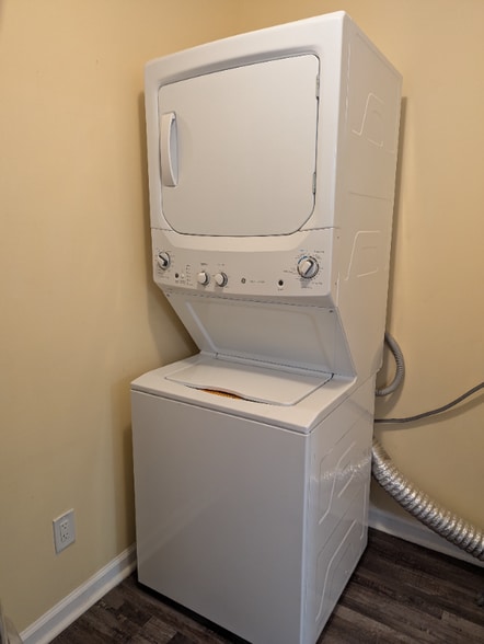 Building Photo - 858 Mann Rd