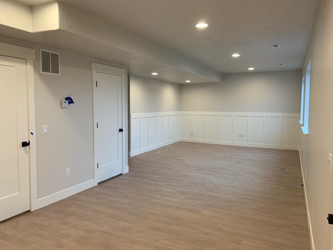 Building Photo - 176 W Hayata Ln