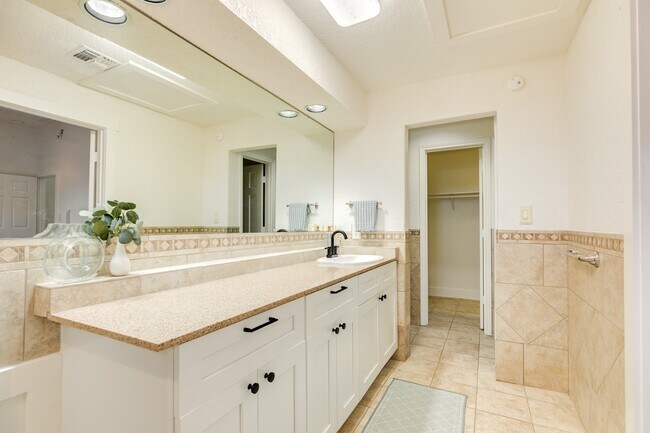 Building Photo - 411 Sailfish