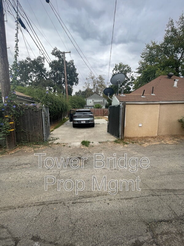 Building Photo - 1313 Lochbrae Rd