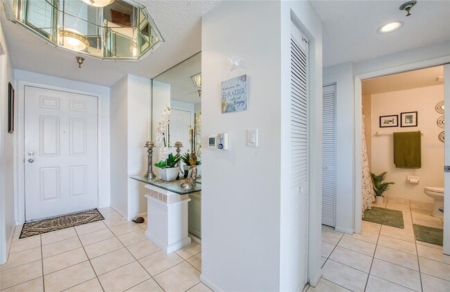 Building Photo - 8040 Sailboat Key Blvd S