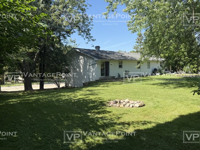 Building Photo - 635 Alpine Dr