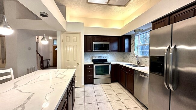 Building Photo - 6918 Springcrest Ct